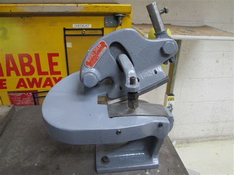 throatless metal cutting shear